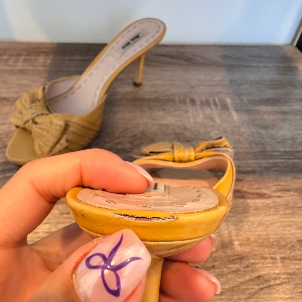 Miu Miu Patent Leather Yellow/Beige Mule Sandals. - Picture 7 of 10